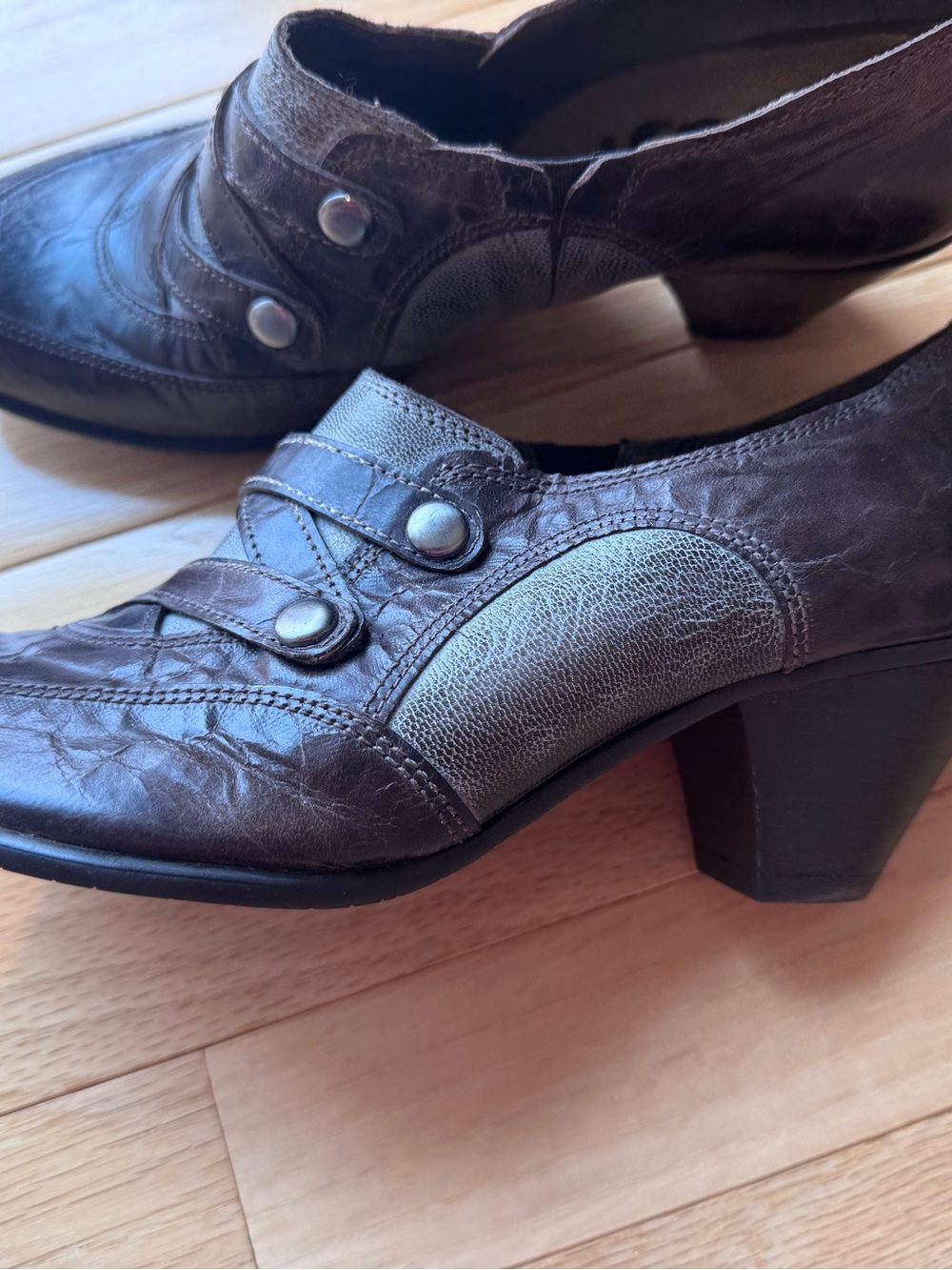 Fidji Brown Leather Block Heel Slip-On Shoes